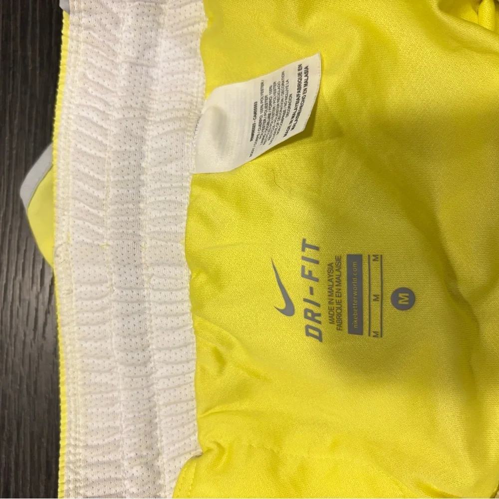 NIKE‎ Women’s Dri-Fit Yellow Athletic Running Workout Shorts Size Medium - Picture 4 of 5